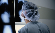 L�ge sygehus bredformat