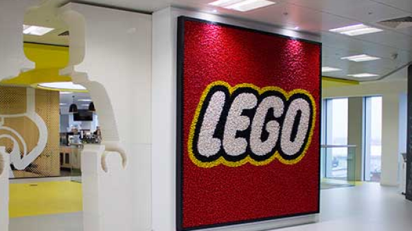 Hver uge ligegyldighed Bane Lego søger 550 nye it-folk til 'gennemdigitalisering' af hele virksomheden:  Vil hyre 190 mand i Danmark - Computerworld