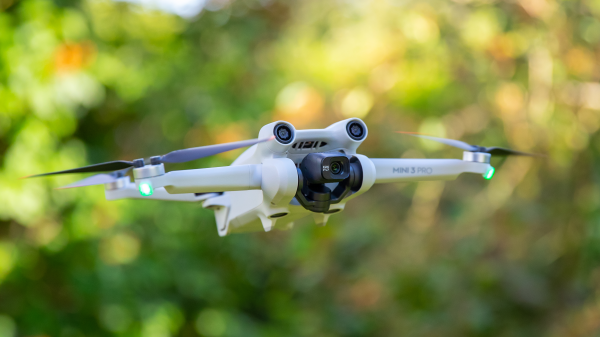 DJI Mini 3 Pro-dronen flyver under de fleste regler – og gør det sjovt at flyve med droner igen - Computerworld