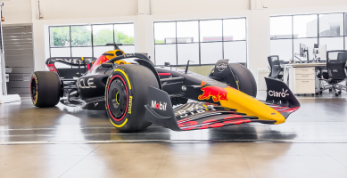 På besøg på Red Bulls Formel 1-fabrik: Så vildt er arbejdet med verdensmesterens bil - Computerworld