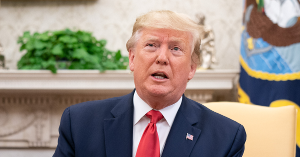 Trump Presser Apple: Flyt iPhone-produktion til USA eller Betal Høje Told!