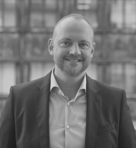 Immeo har pr. 1. oktober 2025 ansat Michael Krogh-Schlicter som Director. Han kommer fra en stilling som Senior Vice President hos Valtech. Han er uddannet i Business Administration and Computer Science på CBS.