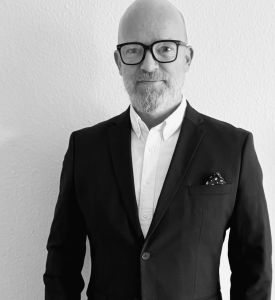 Industriens Pension har pr. 3. november 2025 ansat Morten Plannthin Lund, 55 år,  som it-driftschef. Han skal især beskæftige sig med it-drift, it-support og samarbejde med outsourcingleverandører. Han kommer fra en stilling som Head of Nordic Operations Center hos Nexi Group. Han er uddannet HD, Business Management på Copenhagen Business School. Han har tidligere beskæftiget sig med kritisk it-infrastruktur og strategiske it-projekter.