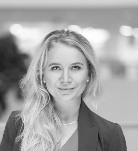 VisionBird har pr. 1. november 2025 ansat Kelly Lyng Ludvigsen, 38 år,  som Seniorrådgiver. Hun skal især beskæftige sig med Rådgivning og undervisning i Contract Management. Hun kommer fra en stilling som Contract Manager hos Novo Nordisk. Hun er uddannet Cand. jur. og BS fra CBS. Hun har tidligere beskæftiget sig med Contract Management i flere roller i både det private, offentlige og som konsulent.