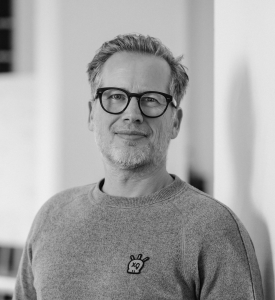 Idura har pr. 1. januar 2026 ansat Lars Mørch, 54 år,  som VP of Sales. Han skal især beskæftige sig med Iduras salgsorganisation, implementere en ny go-to-market-model og sikre udviklingen af virksomhedens identitetsplatform. Han kommer fra en stilling som Regional Vice President hos Avallone. Han er uddannet på CBS og har en BA i Organization & Innovation. Han har tidligere beskæftiget sig med internationalt SaaS-salg og forretningsudvikling fra både scale-ups og globale teknologivirksomheder.