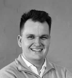 Pinksky ApS har pr. 1. maj 2026 ansat Dan Toft, 29 år,  som Rådgivende konsulent, Partner. Han skal især beskæftige sig med digitalisering med Microsoftplatformen. Han kommer fra en stilling som Microsoft 365 & SharePoint Specialist hos Evobis ApS. Han er uddannet datamatiker. Han har tidligere beskæftiget sig med Microsoft 365 og SharePoint udvikling.