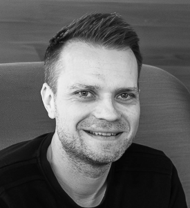 Pinksky har pr. 1. maj 2026 ansat Alexander Skou Henkel, 39 år,  som Rådgivende konsulent. Han skal især beskæftige sig med optimering af forretningsprocesser i Microsoft platformen. Han kommer fra en stilling som IT forretningskonsulent hos Evobis ApS. Han har tidligere beskæftiget sig med forretningsudvikling i Microsoft platformen.
