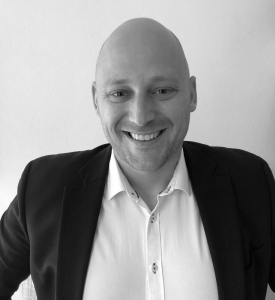 IFS Danmark A/S har pr. 1. juni 2026 ansat Lasse Hounsgaard som AI Account Executive. Lasse skal især beskæftige sig med udrulning af IFS.ai Logistics i Norden. Lasse kommer fra en stilling som Manufacturing Account Executive hos Autodesk ApS. Lasse er uddannet cand.merc. i International Virksomhedsøkonomi. Lasse har tidligere beskæftiget sig med digitalisering af danske og nordiske virksomheder.