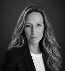 Tinne Schjoldan Gyllich, Director, CX & Services (Customer Adoption) hos TDC Erhverv, er pr. 1. juni 2026 forfremmet til Senior Director, Head of Partnerships. Tinne skal fremover især beskæftige sig med at drive strategiske partnerskaber, styrke økosystemet og skabe vækst gennem partnerbaseret omsætning.