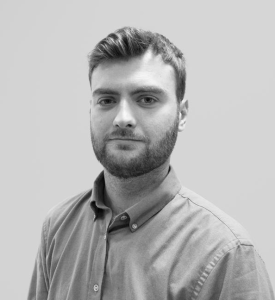 Norriq Danmark A/S har pr. 1. juni 2026 ansat Nikolaj Henrik Pieter Jansen som Junior Consultant. Han skal især beskæftige sig med at understøtte vores konsulenter med praktiske og analytiske opgaver på diverse kundeprojekter. Han kommer fra en stilling som Digital Advisor & Account Manager hos Twentyfour. Han er uddannet hos IT-Universitetet i København. Han har tidligere beskæftiget sig med salg og projektstyring.